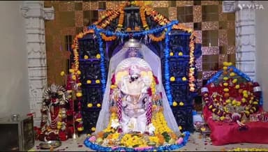 बांसवाड़ा: शहर के कंसारवाड़ा चौक स्थित कालिका माता मंदिर में शारदीय नवरात्रि के दौरान महिलाएं गरबा रास में झूमती नजर आईं