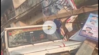 प्रतापगढ़: कटरा चौराहे के पास बोलेरो और मोटरसाइकिल की भिड़ंत, तीन श्रद्धालु हुए घायल