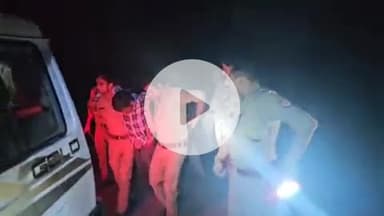 झांसी: ग्राम भोजला फार्म तिराहे नहर पुलिया पर 25 हजार के 2 ईनामी बदमाशों और पुलिस के बीच हुई मुठभेड़, दोनों के पैर में लगी गोली