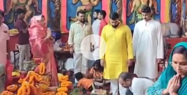 पटना ग्रामीण: पूर्व बाहुबली विधायक अनंत सिंह की पत्नी नीलम देवी डाक बंगला चौराहा पहुंचीं, मां दुर्गा की पूजा अर्चना की