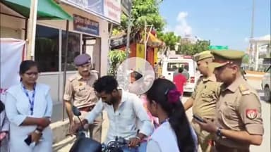 प्रतापगढ़: भगवा चूंगी पर छात्राओं ने चालकों को गुलाब देकर हेलमेट पहनने और सड़क नियमों का पालन करने के लिए किया प्रेरित