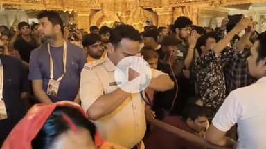 कांके: बकरी बाजार दुर्गा पूजा पंडाल में श्रद्धालुओं की भारी भीड़, कई पुलिसकर्मी मौजूद रहे