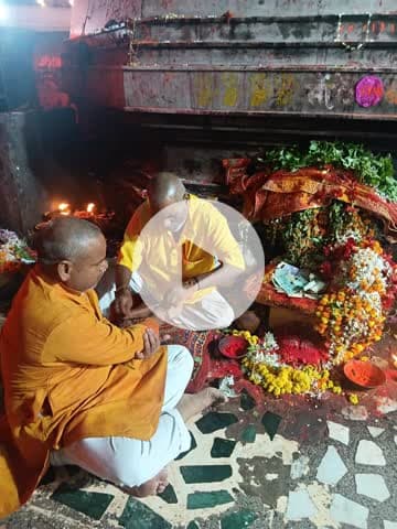 नवरात्रि में नवमी के दिन माता विंध्यवासिनी के दरबार में हवन के पश्चात रक्षा सूत्र बंधवाकर परिक्रमा करने से आत्मशक्ति और सुरक्षा की भावना जागृत होती है 🙏🙏✅✅