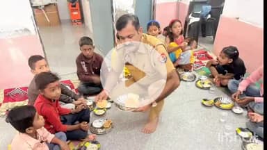 बिधूना: अछल्दा थाना प्रभारी पंकज मिश्रा ने नवरात्रि पर थाना परिसर में कराया कन्या भोज