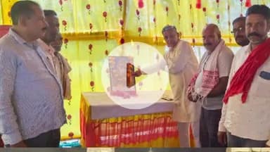 चौपारण: केंदुआ में झामुमो नेता की मां के श्राद्धकर्म में शामिल हुए पूर्व विधायक उमाशंकर अकेला