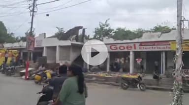 गाज़ीपुर: मरहूम मुख्तार अंसारी के ग़ज़ल होटल विवाद में सुप्रीम कोर्ट से दुकानदारों को मिली राहत, प्रशासन ने खोले 6 दुकानों के ताले