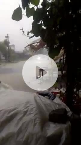 basopathi prakhand ke Manmohan gaon mein jhamajham barish ka bura raha hai