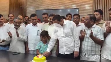 हरदोई: पूर्व सांसद नरेश अग्रवाल के जन्मदिवस पर जगह-जगह हुए भंडारे, समर्थकों ने केक काटकर दीर्घायु की कामना की