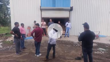 महू सिमरोल क्षेत्र में संचालित पटाखा फैक्ट्री और गोदाम का डीएसपी और एसडीएम ने किया निरीक्षण