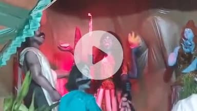 मुशहरी: धर्मशाला चौक पर रक्तबीज राक्षस के वध की दिखी झलकियां, उमड़ी श्रद्धालुओं की भीड़