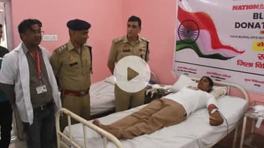 रामपुर: बुधवार को पुलिस लाइन में आयोजित रक्तदान शिविर का शुभारम्भ पुलिस अधीक्षक विद्यासागर मिश्र ने किया