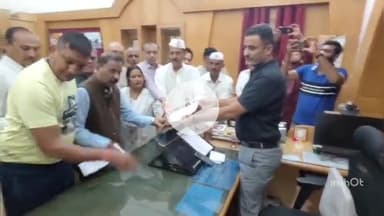 महू के अस्पताल को निजी हाथों में दिए जाने के विरोध में कांग्रेस ने सौंपा ज्ञापन