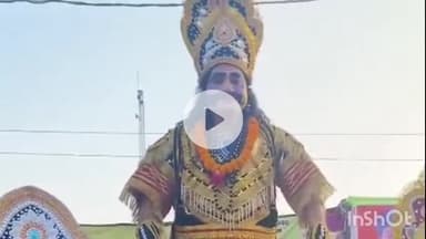 कलान: परशुराम पुरी जलालाबाद में रामलीला में रावण ने विभीषण को लात मारकर लंका से निकाला