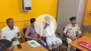 झाझा: विधायक दामोदर रावत ने झाझा सामुदायिक स्वास्थ्य केंद्र का किया निरीक्षण