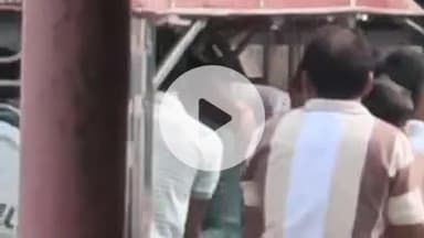 प्रतापगढ़: बीरापुर खुर्द गांव में जेसीबी के छप्पर में टकराने से दो पक्ष भिड़े, पुलिस ने तीन का किया चालान