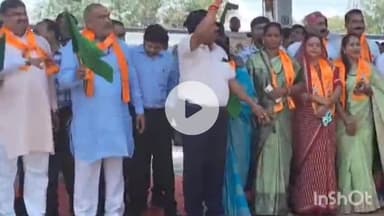 दुर्ग: दुर्ग रेलवे स्टेशन से 850 से अधिक श्रद्धालुओं को लेकर अयोध्या रथ ट्रेन रवाना, शिक्षा मंत्री गजेंद्र ने दिखाई हरी झंडी