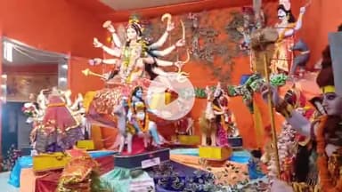 बक्सर: बक्सर में चलती-फिरती माँ के नौ रूपों की प्रतिमा बनी आकर्षण का केंद्र, दर्शन के लिए उमड़ी श्रद्धालुओं की भीड़