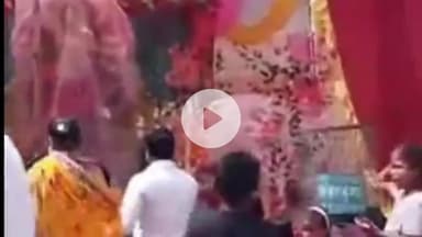 फरेंदा: बृजमनगंज में 51 पंडालों में फलाहार प्रसाद का वितरण महिला जन कल्याण ग्राम उद्योग संस्थान द्वारा किया गया