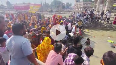 बाह: बटेश्वर में नवरात्रि के अंतिम दिन देवी प्रतिमाओं का विसर्जन, पुलिस ने किए विशेष प्रबंध