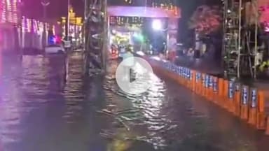 कोडरमा: दुर्गा पूजा में भारी बारिश से पंडाल के पास जल जमाव, श्रद्धालुओं को हुई परेशानी