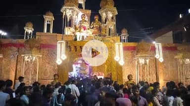 गोविंदपुर के ऊपर बाजार में नवमी में के दिन माता के दर्शन को उमड़े श्रद्धालु...
#Govindpurnews #Localnews #Durgapujanews