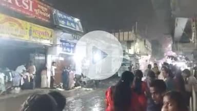 मुशहरी: झमाझम बारिश में भी आस्था कम नहीं, पूजा पंडालों में मां दुर्गा की आराधना में जुटे रहे श्रद्धालु