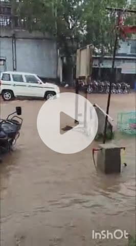 केशकाल: अचानक हुई बारिश से केशकाल NH की सड़कों पर भरा लबालब पानी, राहगीरों और व्यापारियों को हुई परेशानी