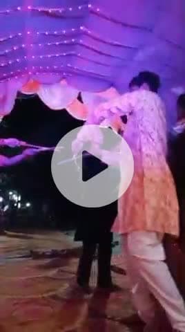 मेरा सैलरी नहीं देने के कारण अपने लड़कों से कहा सुनी हमसे बात करने लगे मै अपने ड्यूटी चला गया तो ये लोग फालतू मेंटर्स कर