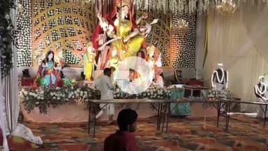 बीना: शीतला माता मंदिर में झांकी सहित सभी पंडालों के दर्शन करने पहुंचे श्रद्धालु, वार्डों की झांकियां बनी आकर्षण