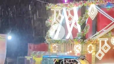 कप्तानगंज: कुशीनगर में झमाझम बारिश से फीका पड़ा दुर्गा पूजा मेला, लेकिन भक्तों की आस्था बरकरार