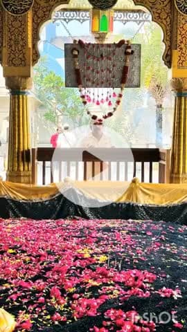 लाडपुरा: आज दिनांक 01 अक्टूबर 2025 को हज़रत क़ुतुबुद्दीन बख्तियार काकी रहमतुल्लाह अलैह की दरगाह शरीफ़ पर बड़ी श्रद्धा और अकीदत के