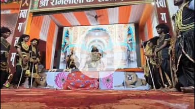 पीपलदा: इटावा में रामलीला के दौरान लंका दहन का मंचन, हर हर महादेव के जयघोष लगते रहे