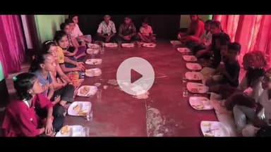 अमरोहा: अमरोहा में दुर्गा नवमी पर कन्याओं का भोज कराया गया, उपहार भी बांटे गए