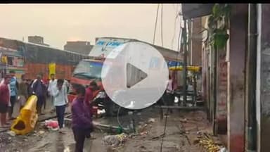 सिराथू: अझुवा में हाइवे ब्रेकर पर चढ़ने के बाद अनियंत्रित होकर पार्सल कंटेनर बिजली पोल से टकराया, चालक और खलासी बाल-बाल बचे