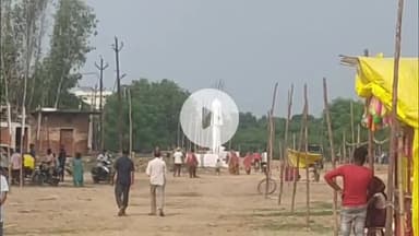 प्रतापगढ़: रामलीला मैदान में दशहरा की तैयारियों को दिया जा रहा अंतिम रूप, की जा रही साफ-सफाई और लगाए जा रहे आकर्षक झूले