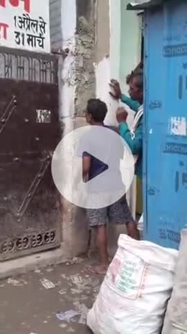 कानपुर: पुलिस पिकेट के सामने मसवानपुर में शराब की दुकान से बंदी के बावजूद खुलेआम बेची जा रही शराब, वीडियो हुआ वायरल