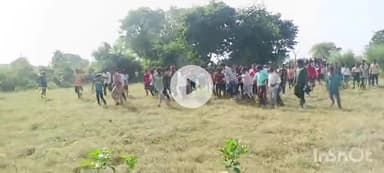 खेरागढ़: दुर्गा प्रतिमा विसर्जन के दौरान डूबे युवकों में से तीन लोगों को ग्रामीणों और थाना प्रभारी ने निकाला बाहर