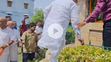 सुपौल: सुपौल में महात्मा गांधी की जयंती पर डीएम, एसपी सहित प्रतिनिधियों ने उनकी मूर्ति पर किया माल्यार्पण