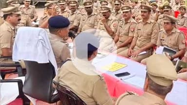 बहराइच: घंटाघर परिसर में दुर्गा प्रतिमा विसर्जन को लेकर ए.एस.पी. सिटी ने नगर सर्किल के सभी थानों के पुलिसकर्मियों के साथ की बैठक