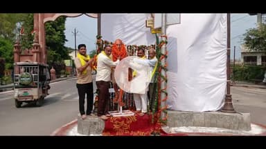 अमरोहा: अमरोहा में सुभासपा ने मनाया अहिंसा दिवस, गांधी मूर्ति चौराहे पर जाकर किया माल्यार्पण