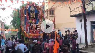 मक्सूदनगढ़: मक्सूदनगढ़ के केई गांव की झांकियां में स्थापित माता जी की प्रतिमा विसर्जन के लिए ले जाना हुआ शुरू