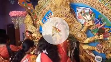 मुशहरी: विजयदशमी पर महिलाओं ने खेला सिंदूर, पति की लंबी आयु और सुख-समृद्धि की कामना की