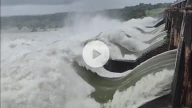 నిజం సాగర్ ప్రాజెక్ట్ 17 ఎత్తివేత