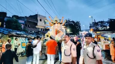 पटना ग्रामीण: पटना में मां दुर्गा के मूर्ति विसर्जन को लेकर हर चौराहे पर पुलिस बल तैनात