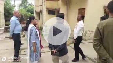 करछना: करछना तहसील के पास बनाए गए सरकारी आवास पर पुलिस कर्मियों का कब्जा, खाली करने के लिए राजस्व टीम ने दी नोटिस