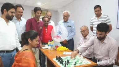 नीमच नगर: टाउन हॉल नीमच में कलेक्टर ने शतरंज प्रशिक्षण हॉल का शुभारंभ किया, छात्रों के बौद्धिक विकास की नई पहल
