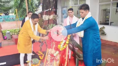 जगदलपुर: विजयादशमी पर बस्तर पुलिस ने पुलिस लाइन में किया शस्त्र पूजन