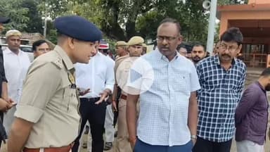 फरेंदा: बृजमनगंज में देवी दुर्गा प्रतिमाओं के विसर्जन को लेकर DM और SP ने शिवालय पोखर का किया निरीक्षण