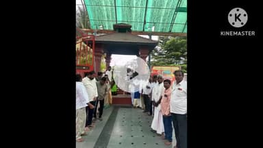 చౌటుప్పల్: చౌటుప్పల్ పట్టణంలోని శ్రీ సీతారామచంద్రస్వామి ఆలయంలో ప్రత్యేక పూజలు రాష్ట్ర మున్సిపల్ ఛాంబర్ చైర్మన్ వేన్  రెడ్డి రాజు