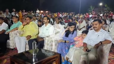 चूरू: बागला स्कूल खेल ग्राउंड में 55 फीट रावण के पुतले का दहन, विधायक हरलाल सहारण और जिला कलेक्टर रहे मौजूद